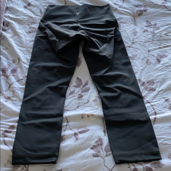 Lululemon cropped wunder under - Picture 2 of 4